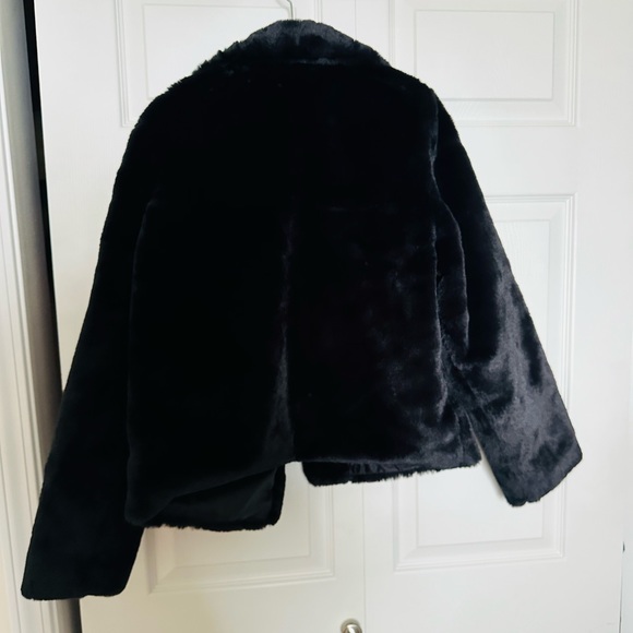 Cozy Faux Fur Coat - Picture 4 of 5